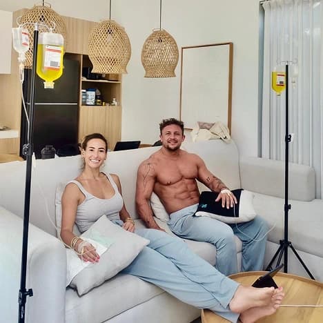 Bali guests receiving mobile IV vitamin therapy from the Infusion Bali team